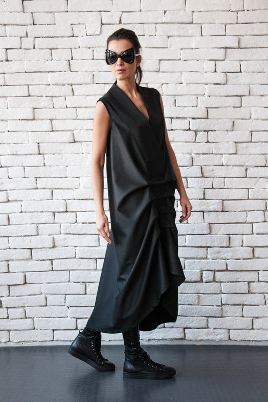 Sleeveless Black Dress With Drapping